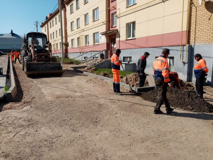 Глава Рыбно-Слободского района проинспектировал ход ремонтных работ ряда объектов