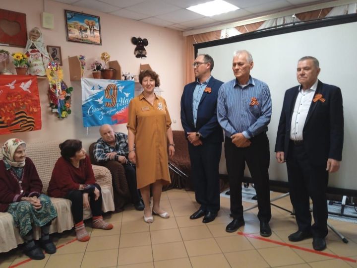В преддверии Дня Победы руководство Рыбно-Слободского района посетили Корноуховский дом престарелых