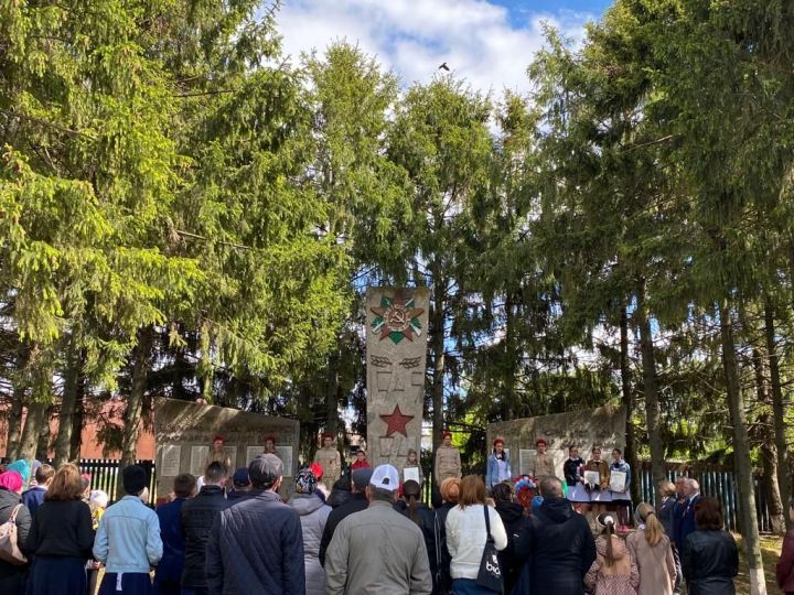 В селе Новый Арыш состоялся торжественный митинг в честь 78-й годовщины Великой Победы.