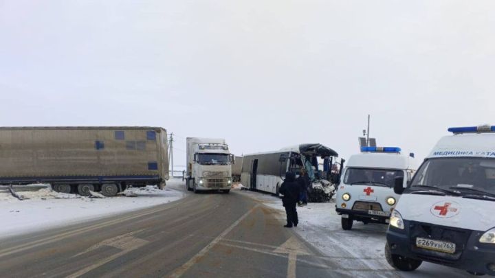 В аварию попал автобус, следовавший из Казани в Самару