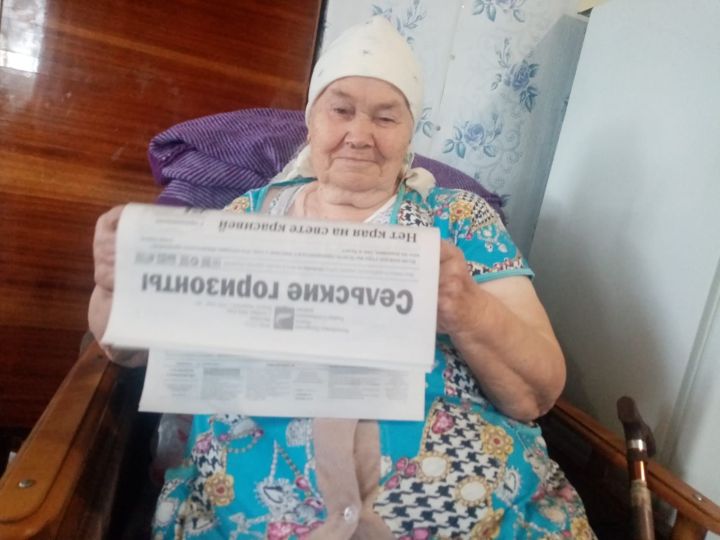 Валентина Васильевна выписывает районную газету уже 75 лет