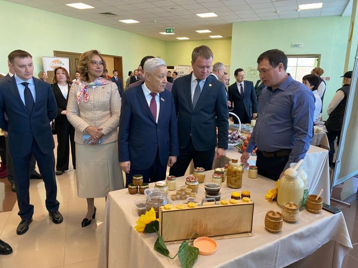 В Рыбно-Слободском районе с рабочим визитом побывал председатель Государственного Совета Республики Татарстан Фарид Мухаметшин