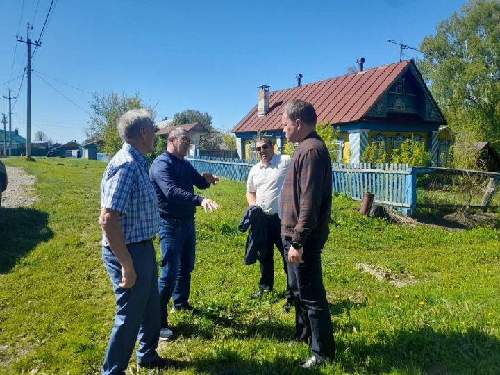 Радик Ислямов Котлы Бөкәш авыл җирлегендә халык белән очрашып кайтты