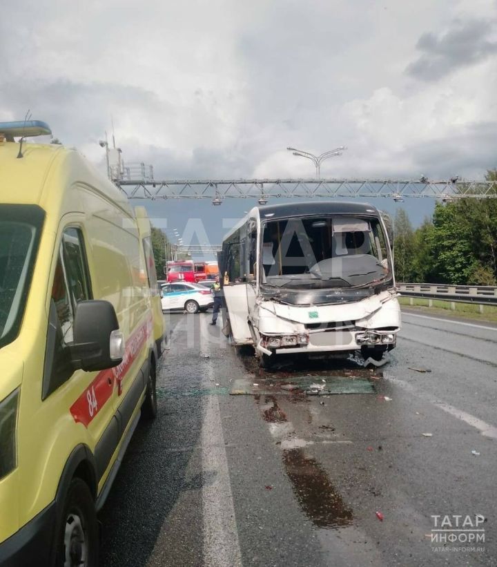 В Татарстане автобус с пассажирами столкнулся с «КамАЗом»