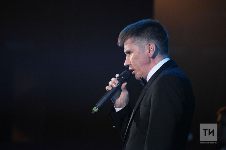 Динар Шәрәфетдинов: » Әтинең күзләре күрми, шуңа сәхнәгә дә бик чыгасы килми»