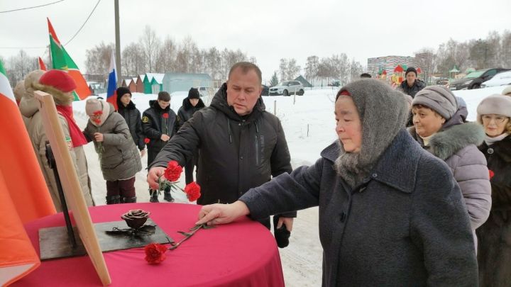 В Рыбной Слободе открыли мемориальные доски в память о погибших в СВО