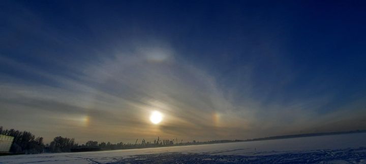 Сегодня наблюдалось редкое природное явление — солнечное гало