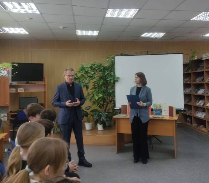 В Полянском библиотечно-досуговом центре прошел час полезных знаний «Поговорим о коррупции».