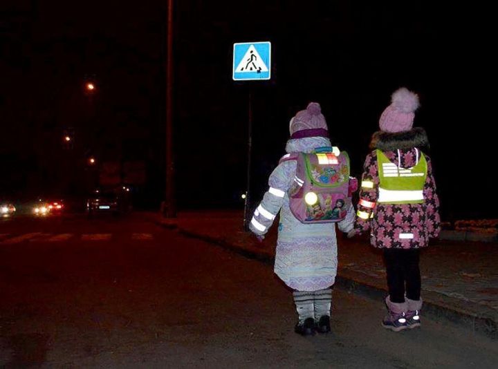 Обязательные светоотражатели на детской одежде: почему России нужен такой закон