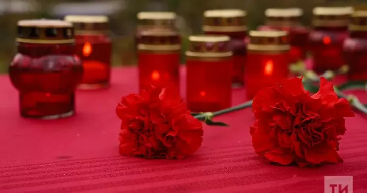 Татарстан почтит память минутой молчания. (Акцент на действии, сути акции)