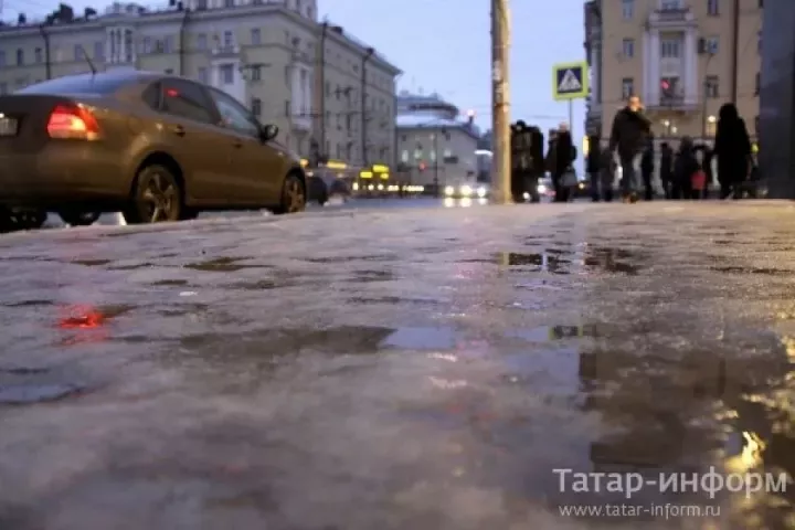 Резкое потепление и ухудшение дорог: рекомендации водителям Казани