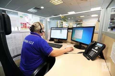 Спасатели ищут женщину и ребенка после схода лавины