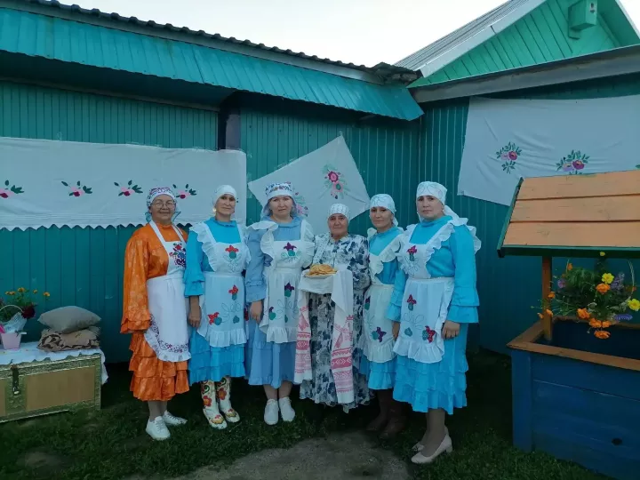 В Новой Ирге прошли традиционные вечерние посиделки у ворот
