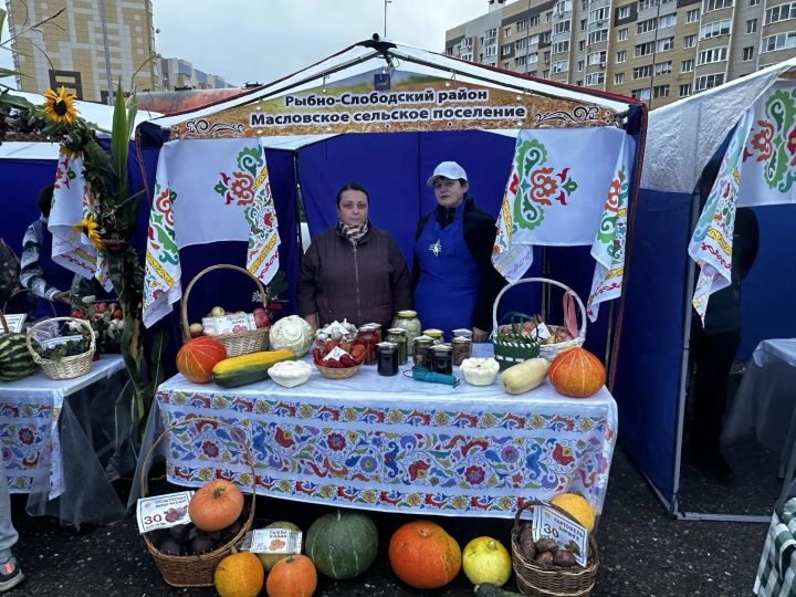 В Осиново прошла ярмарка: рыбнослободские производители представили свою продукцию